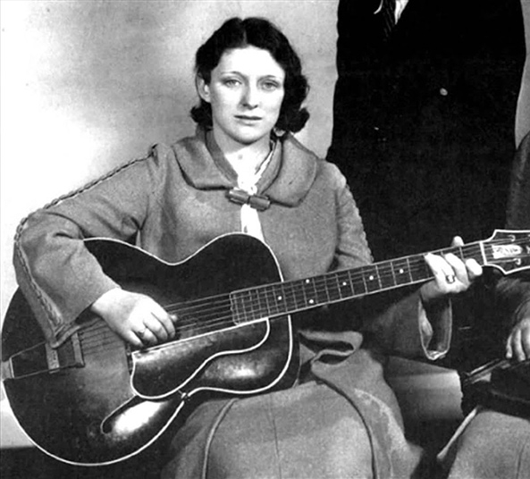 Photo of Maybelle Carter